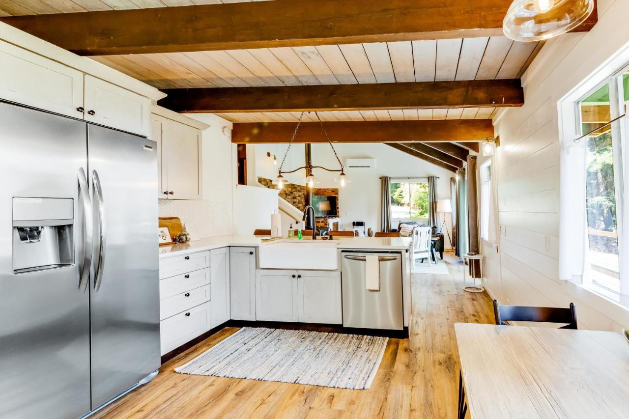 Tall Cedars Cabin By The Water Eastsound Exterior photo