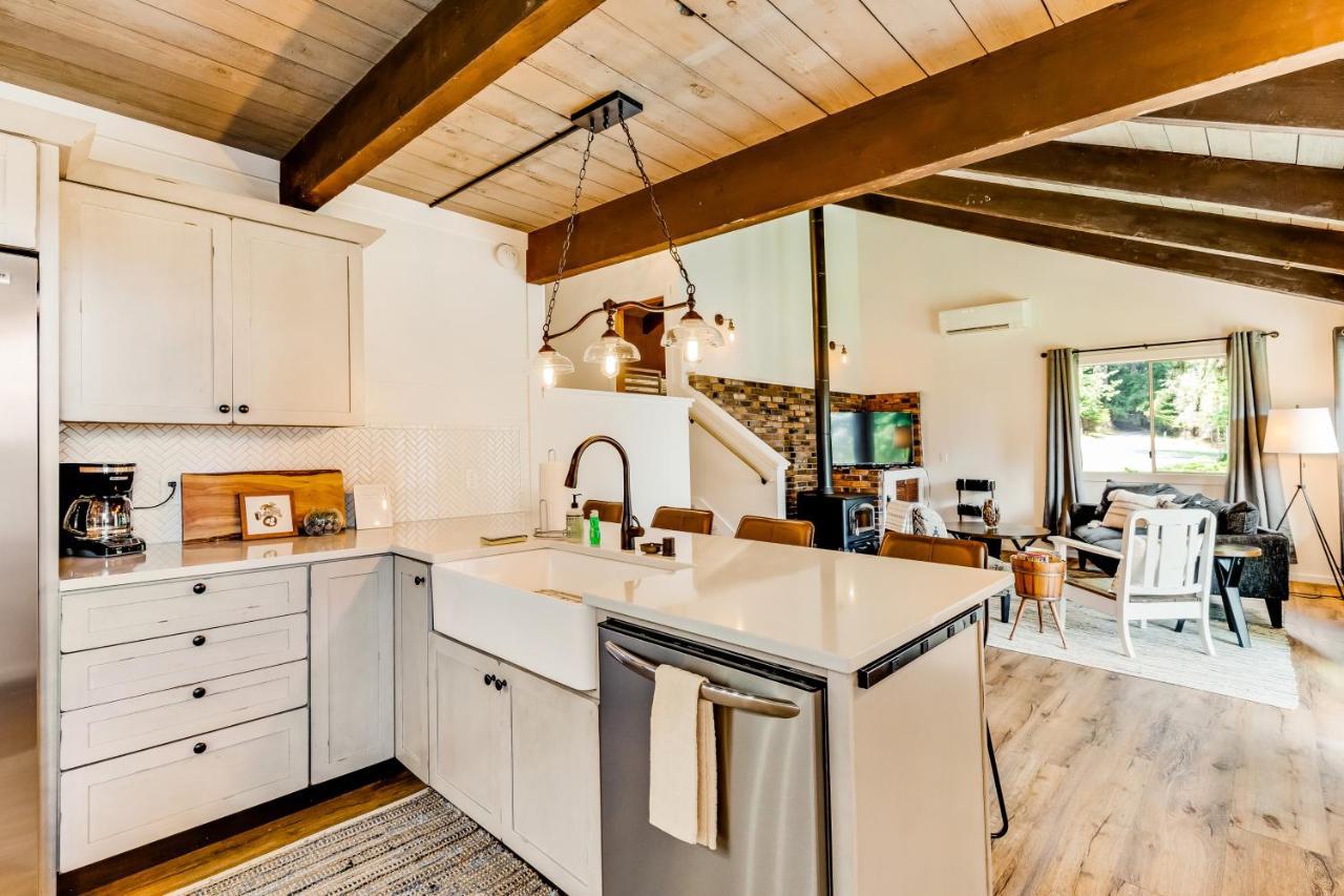 Tall Cedars Cabin By The Water Eastsound Exterior photo