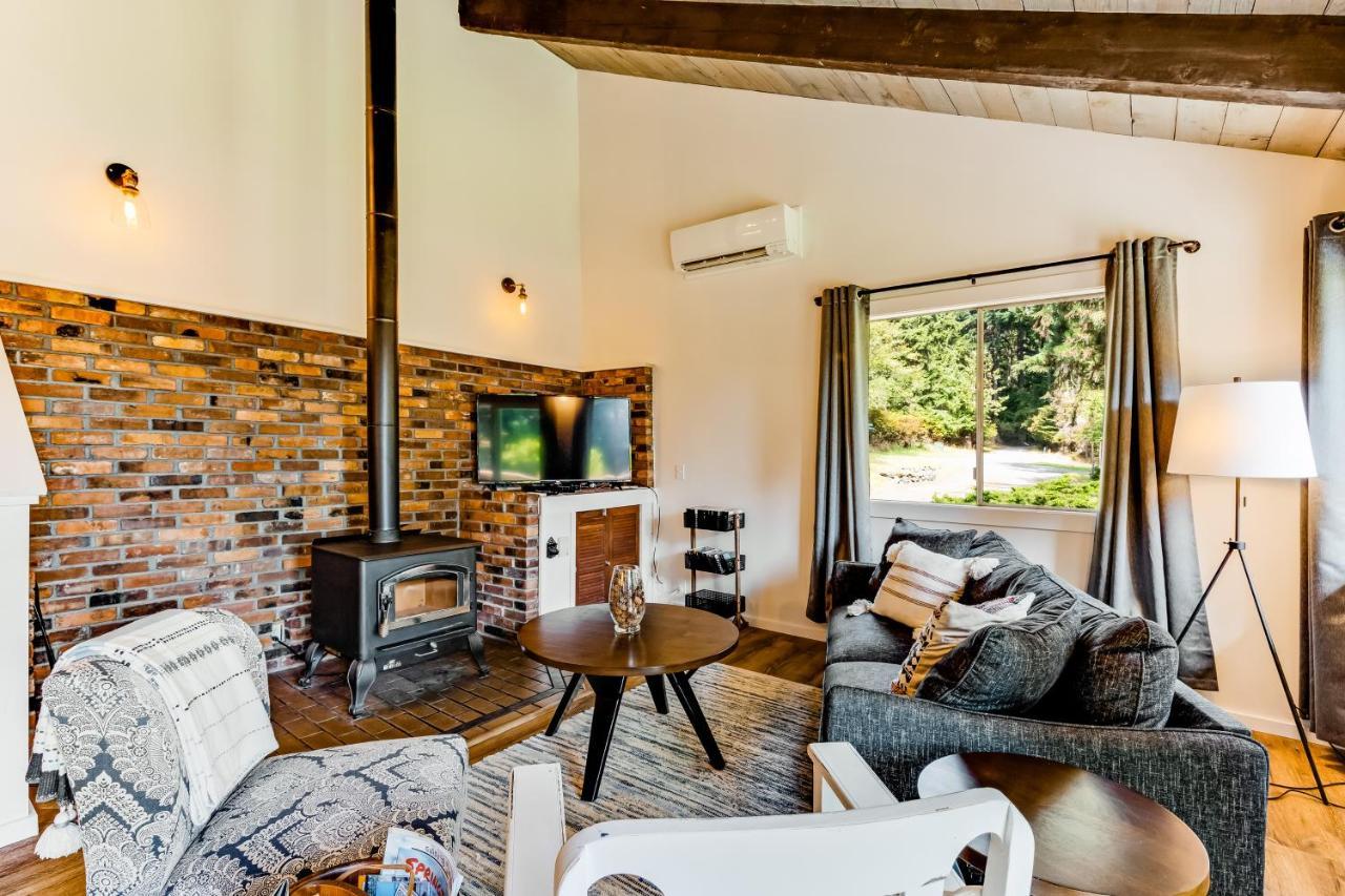 Tall Cedars Cabin By The Water Eastsound Exterior photo