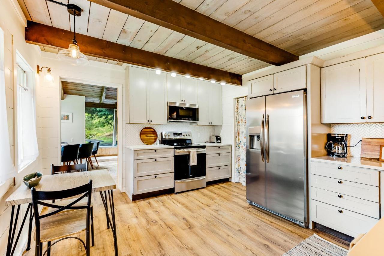 Tall Cedars Cabin By The Water Eastsound Exterior photo