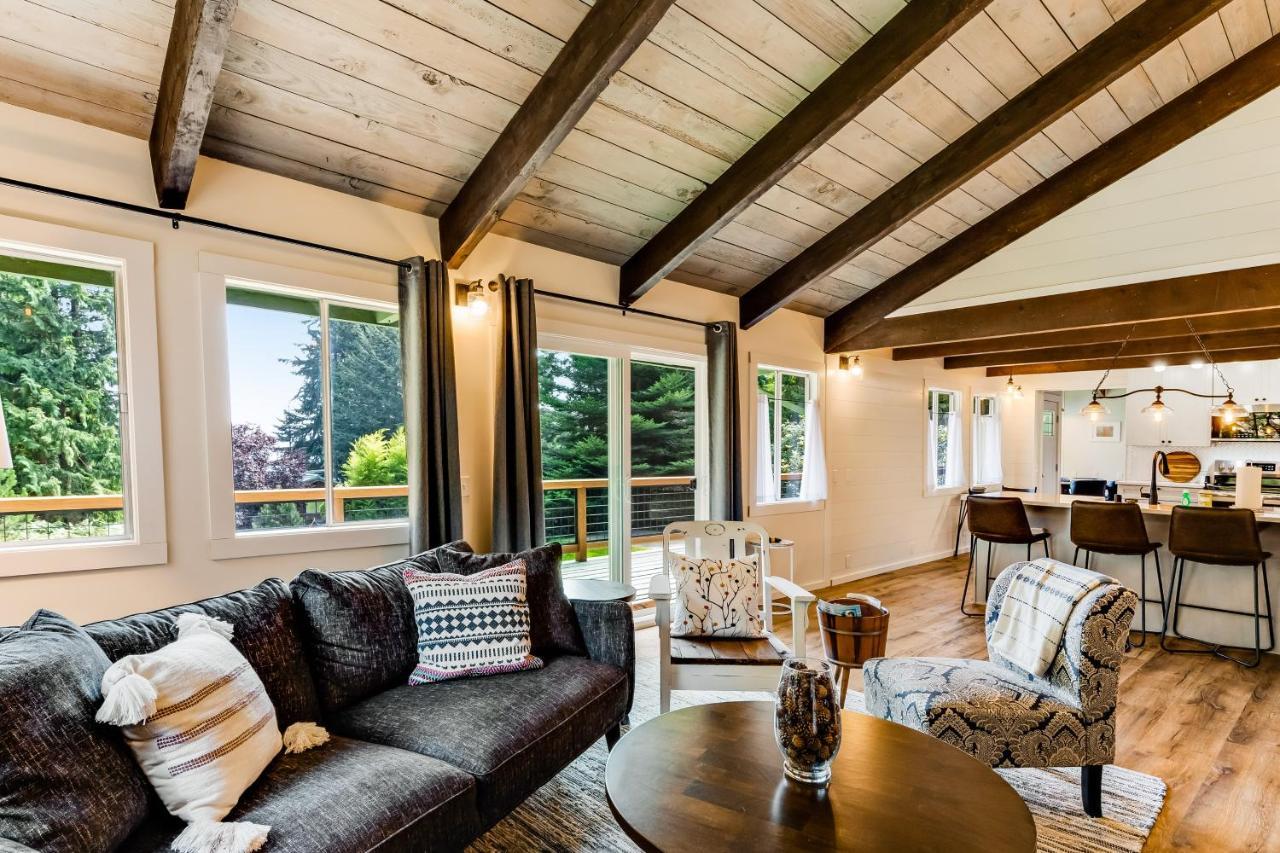 Tall Cedars Cabin By The Water Eastsound Exterior photo