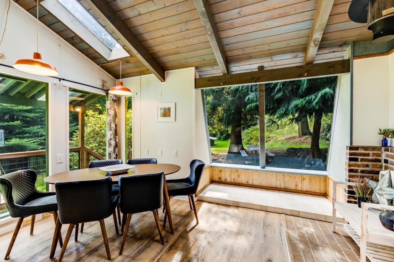 Tall Cedars Cabin By The Water Eastsound Exterior photo
