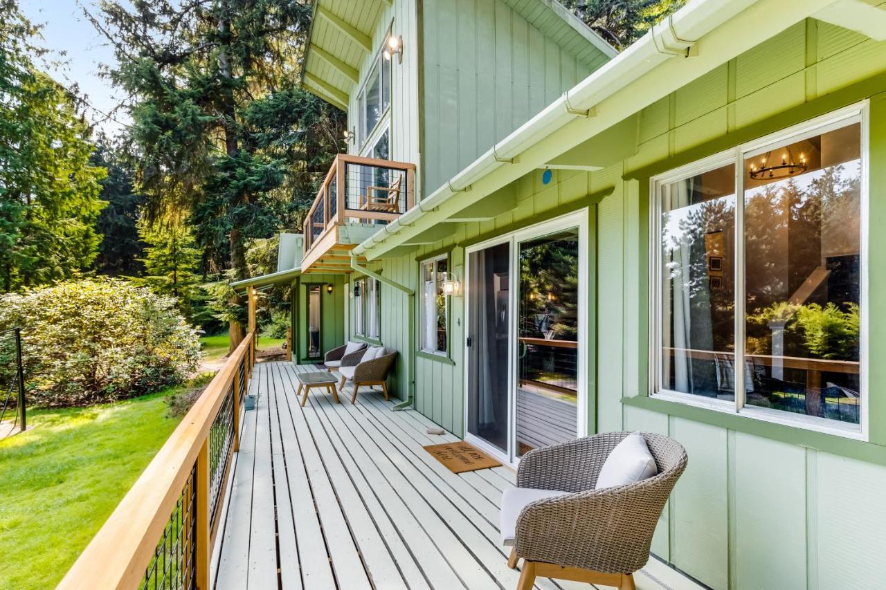 Tall Cedars Cabin By The Water Eastsound Exterior photo