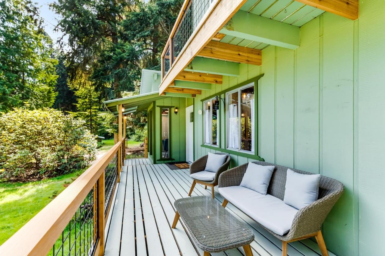 Tall Cedars Cabin By The Water Eastsound Exterior photo