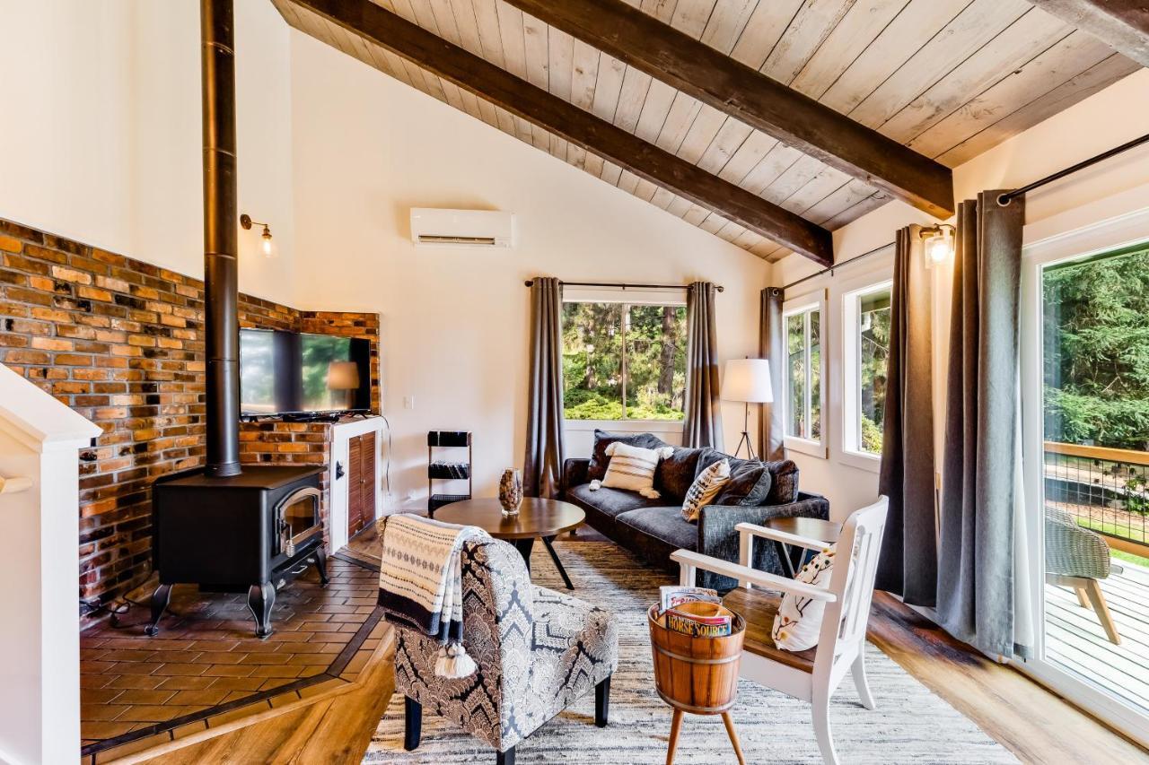 Tall Cedars Cabin By The Water Eastsound Exterior photo