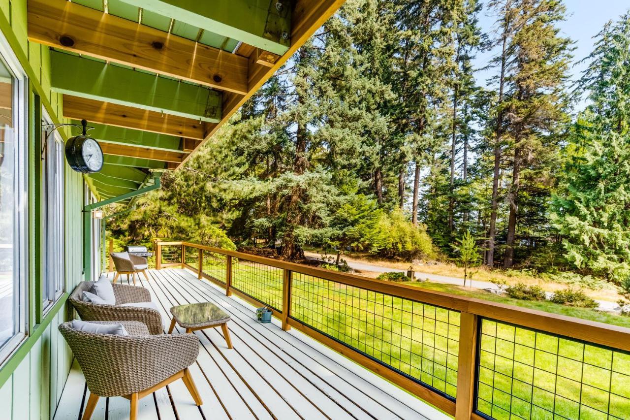 Tall Cedars Cabin By The Water Eastsound Exterior photo