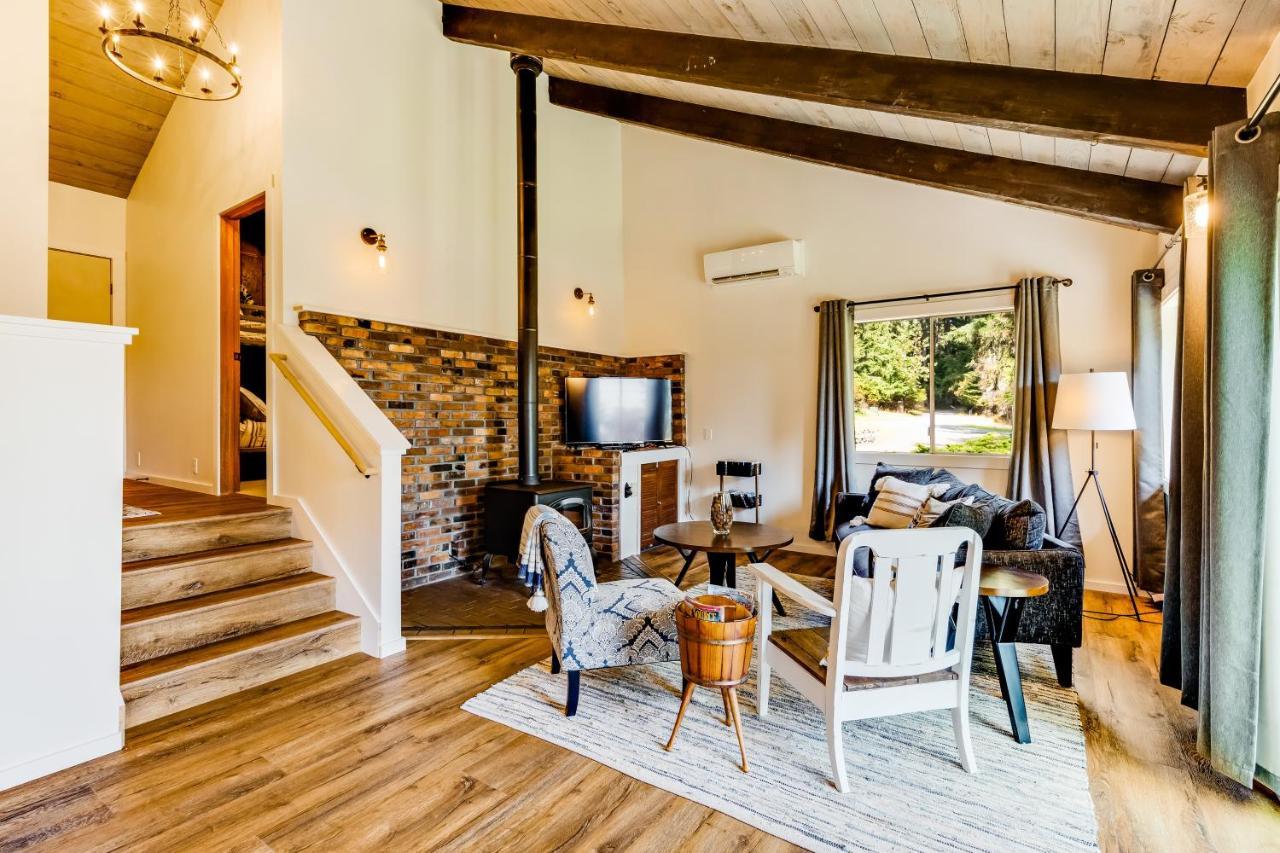 Tall Cedars Cabin By The Water Eastsound Exterior photo